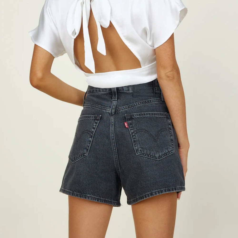 Levi’s High Loose Denim Shorts in Legit - Picture 2 of 14